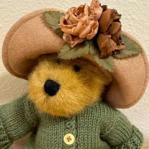 COLLECTIBLE: Boyds Bears - Mrs. Trumbull - Plush 10” Collectible Toy